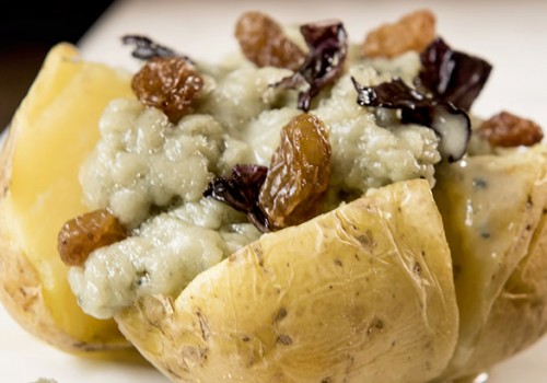 Papillote de pommes de terre sous la cendre avec fondue de rosso imperiale, 